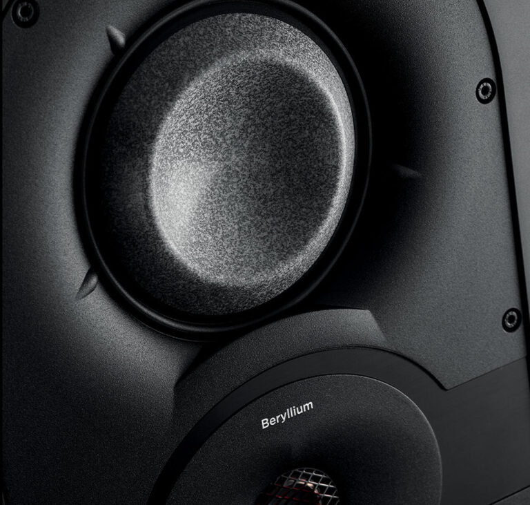 Focal Utopia Main 212 studio monitor, close-up on the monitors details.